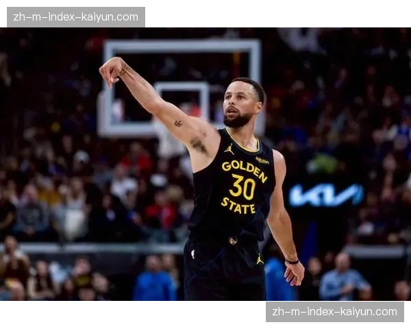 勇士快船收官战胶着至最后 库里伦纳德展开球星对决